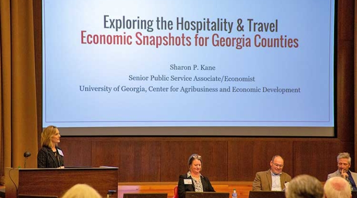 Center for Agribusiness and Economic Development 